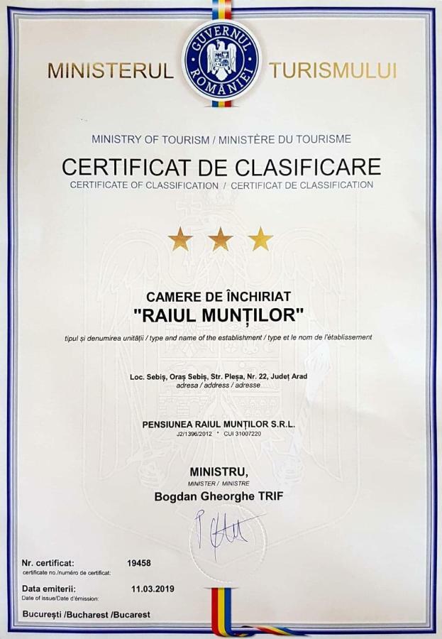 Pensiunea Raiul Muntilor Sebiş 外观 照片